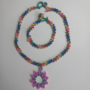 Wommens handmade beaded seed jewerly Necklace choker and Bracelet multicolor